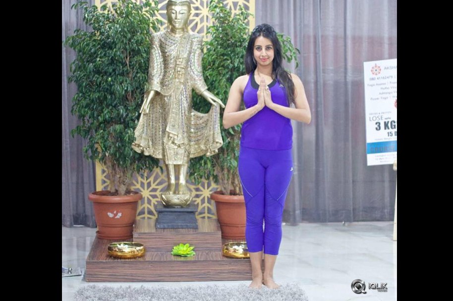 Sanjjanaa-Yoga-Photos